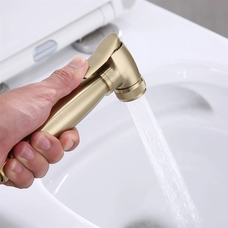 how to use a bidet spray